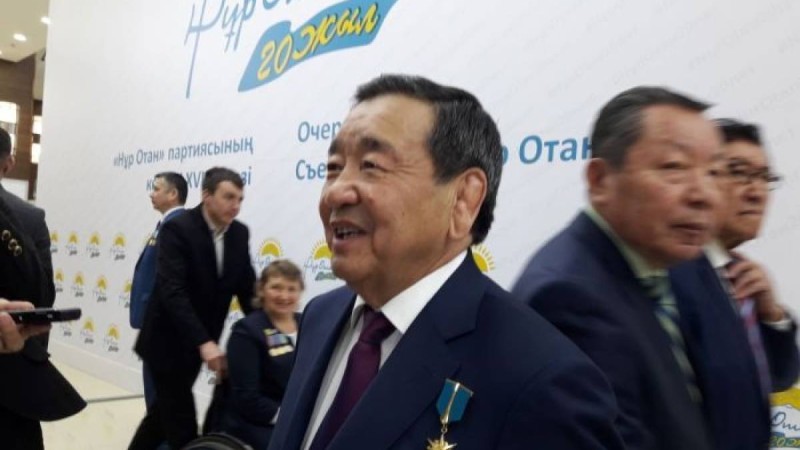 Жақсылық Үшкемпіров: отбасы, балалары, кәсібі