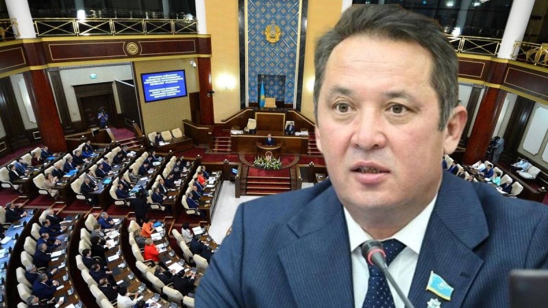 «Депутат мәртебесіне сай емес»: Асқар Садықов Парламенттен кетті