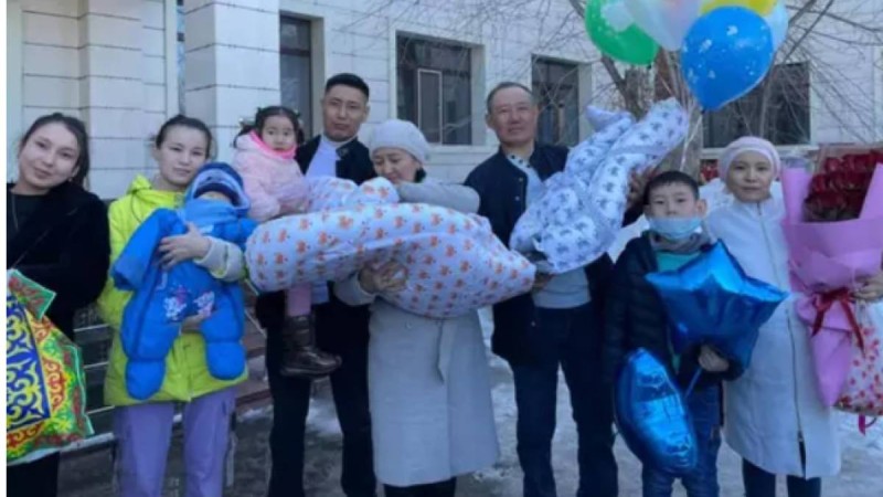 «Қасым мен Жомарт»: Астаналық отбасы егіз ұлдарына Тоқаевтың есімін беді