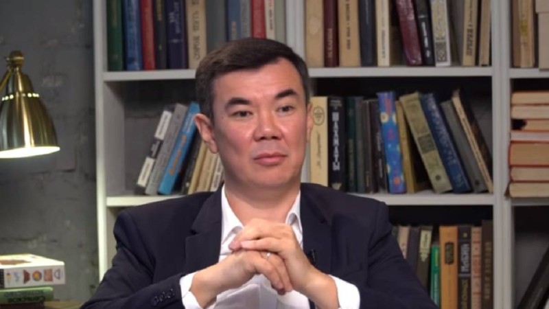 Нұрлан Қоянбаев: Ақшам болмай, жанармай құюға 500 теңге бердім, кассир қыз өз қалтасынан құйып берді