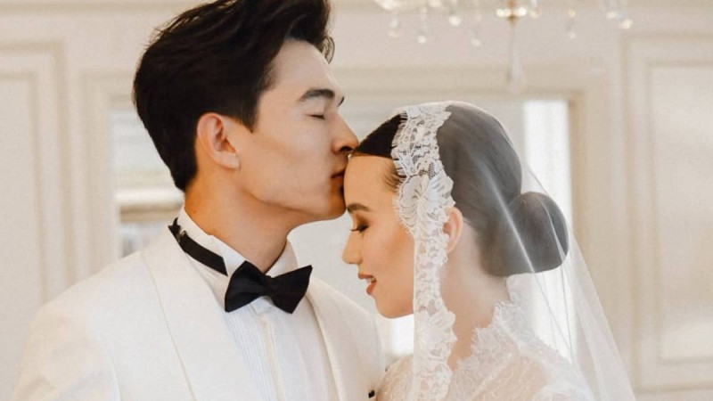 Раушан Құдайберген төркінге оралды: Туғандарының оны қарсы алуы желіні шулатты (ВИДЕО)