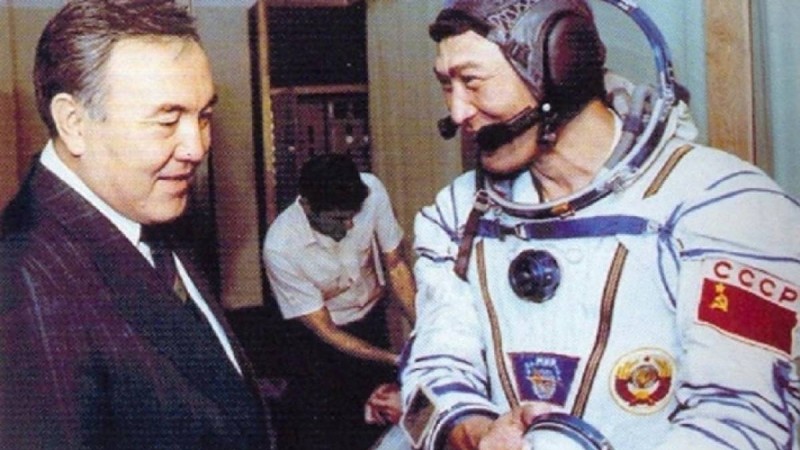 Қазақтың тұңғыш ғарышкері: «Партия мен парламенттен көңілім қалған, сайлауға бармаймын»