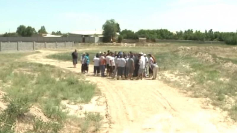 Халық қарсы: Түркістанда әкімнің балалары стадионды сатып алды (ВИДЕО)