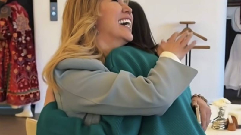 “Қуанайын ба әлде көтеріп алайын ба?” - Гүлмира Дайрабаева болашақ келінімен танысты