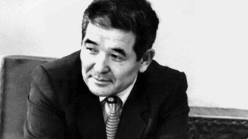 Бүгін Өзбекәлі Жәнібековтың туған күні