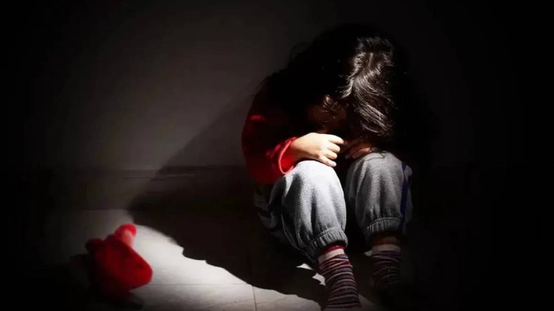 Құлсарыда 7 жасар қыз баланы суға тұншықтырып өлтірген педофил өмір бойына сотталды