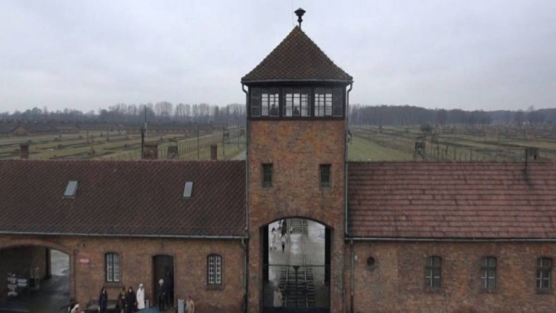 Холокост құрбандарын еске алу күні: Освенцим лагерінің тарихы