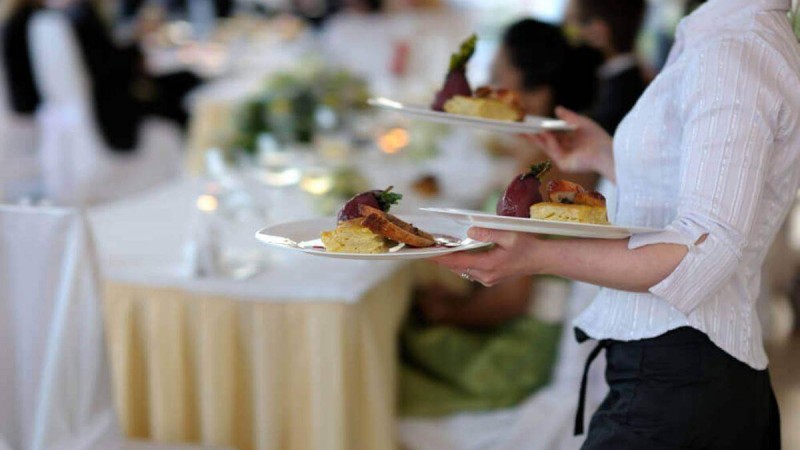 "Қырындап, тиісетін қонақтар жетерлік ": Қызылордалық даяшы күнделікті жұмысы туралы айтып берді