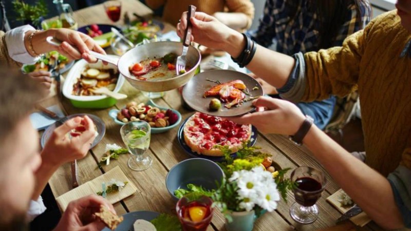 Қызылорда облысында студент қыз үйіне келген қонақтарына коронавирус жұқтырған - Қазақстан жаңалықтары