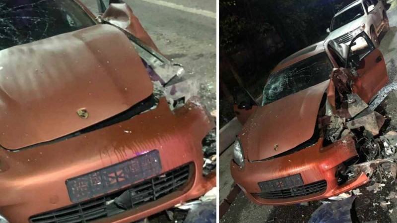 Куәгерлер: Сиви Махмуди жол апатына ұшырады (видео)
Куәгерлердің сөзінше, көліктің тізгінінде әншінің өзі болған