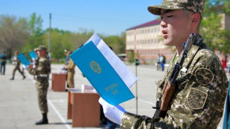 Қазақстанда әскери борыш өтеу уақыты екі жылға ұзартыла ма? Қорғаныс вице-министрі жауап берді