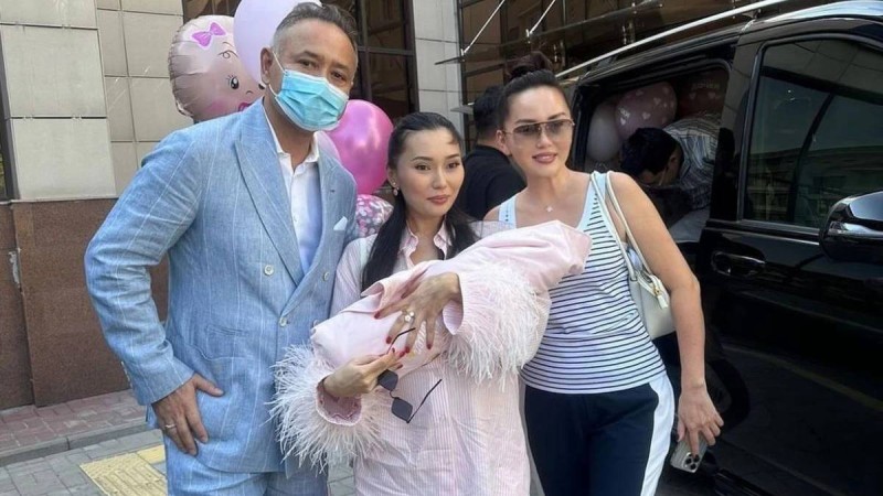 Төртінші рет қызды болған Баян Мақсатқызы перзентханадан шықты