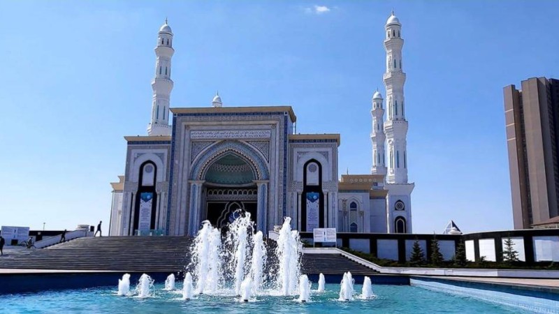 Ораза айт намазы мешітте оқыла ма: Діни басқарма жауап берді