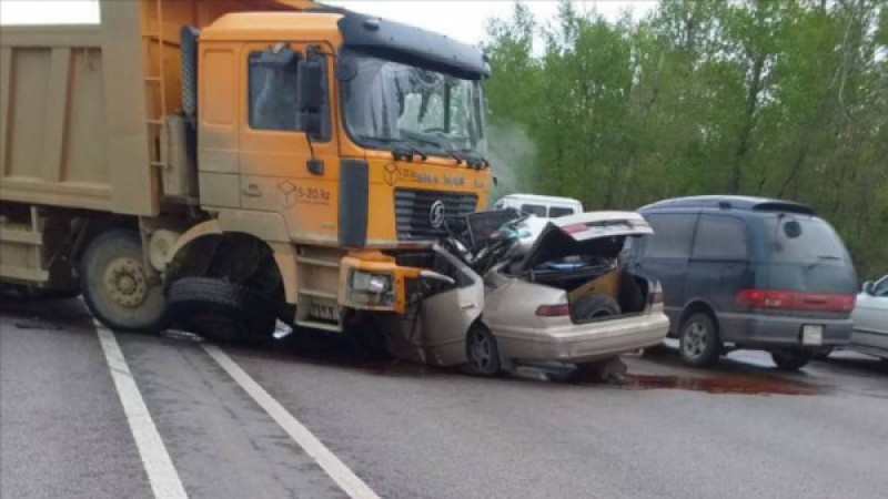 Нұр-Сұлтанда қытайлық Shacman жеңіл көлікті соғып, Camry жүргізуші қаза тапты