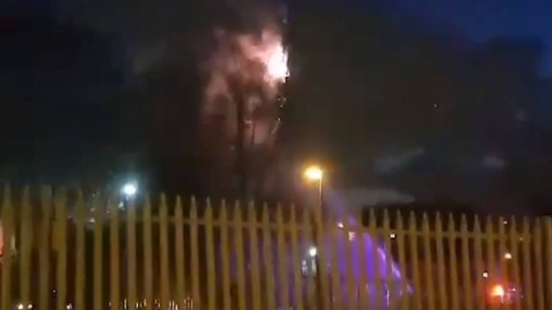 Ұлыбританияда бұзақылар коронавирус таратады деп болжанған 5G мұнараларын өртеді - Қазақстан жаңалықтары