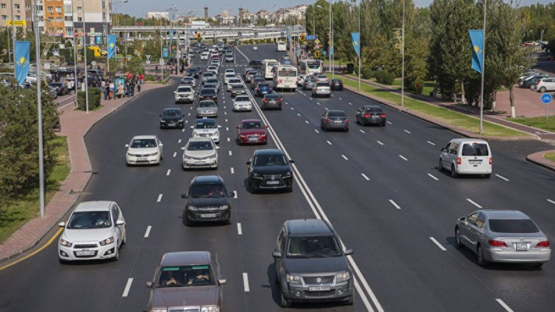 Нұр-Сұлтанның қақ ортасында асфальт опырылып түсті – фот