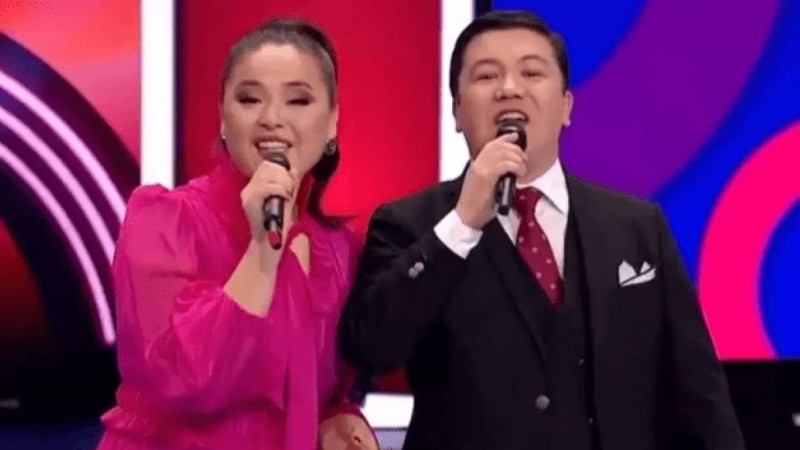 "Төрт баланы тапсырдым": Тұрсынбек Қабатовтың әйелі кенжесін өмірге әкелерде неден қорыққанын айтты