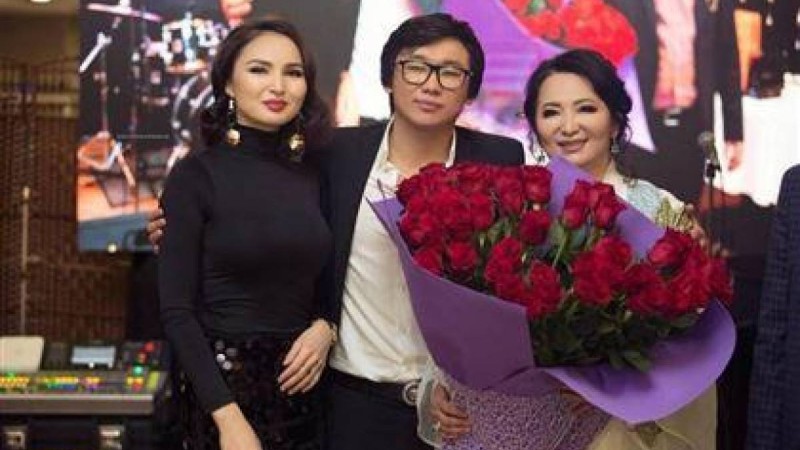 "Келіні мен енесі ұрысып қалған-ау": Гүлзира Айдарбекова Жұлдыздың туған күніне неге келмеді?