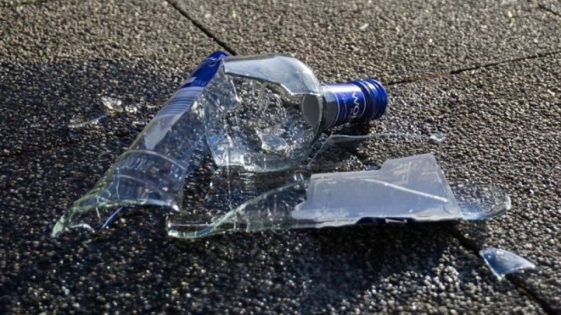 Алматыда бір топ адам полицейлерге бас салды