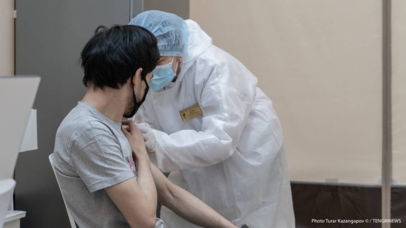 Вакцина салдырмаған қызметшілер ПЦР тестсіз жұмысқа кіре алмайды - жаңа ереже