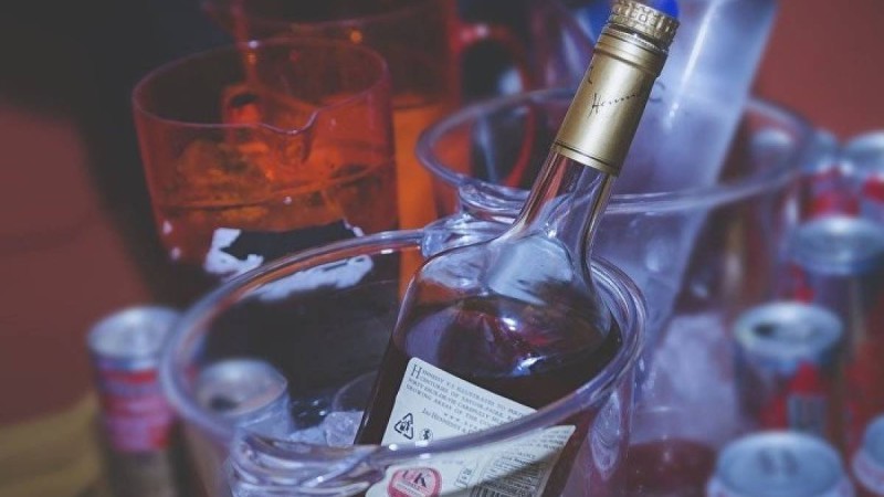 Алматыда карантинді елемей аулада ішімдік ішкендер ұсталды