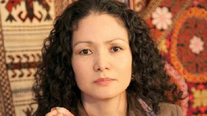 "Әкімдіктің күзетшісінен бастап, хатшысына дейін Құдай": Сәуле Әбединова халықтың сауатсыздығы туралы