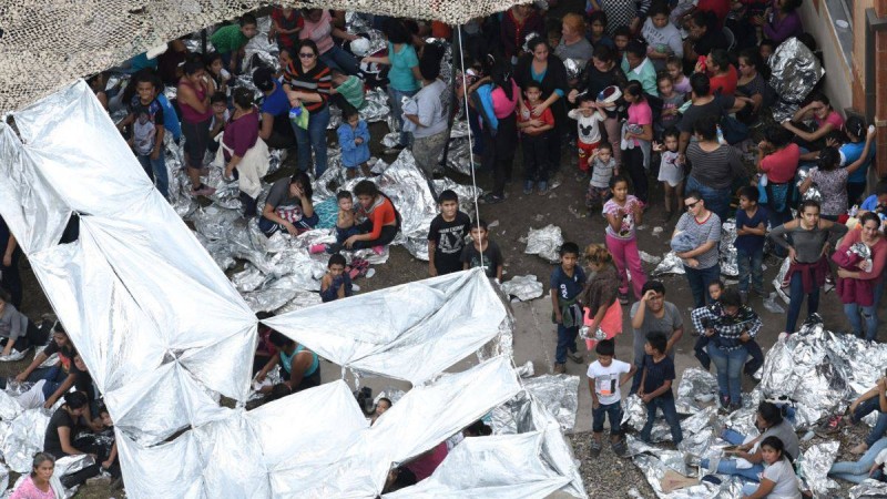 Трамп әкімшілігі заңсыз мигранттарды депортациялау бойынша ірі операцияға дайындалып жатыр