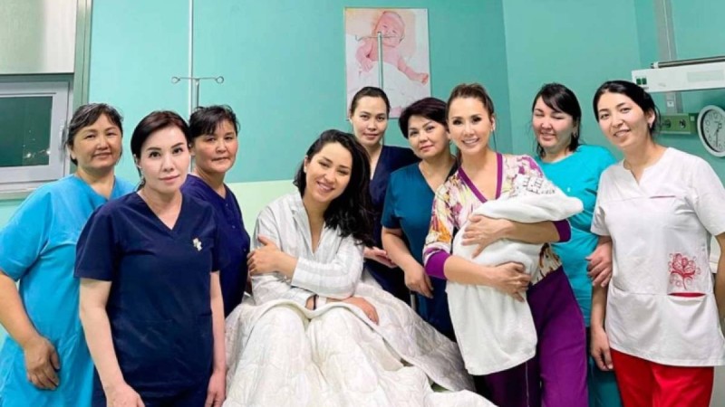 Динара Сәтжанның танымал келіні төртінші перзентін босанды