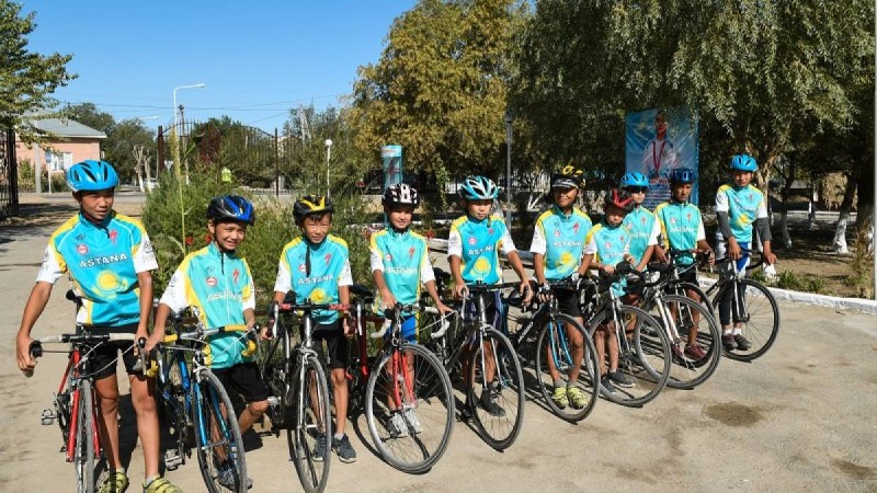 ҚЫЗЫЛОРДА ОБЛЫСЫНЫҢ ӘКІМІ СПОРТТЫҚ МЕКТЕП-ИНТЕРНАТ-КОЛЛЕДЖГЕ ЕКІ АВТОКӨЛІКТІҢ КІЛТІН ТАБЫСТАДЫ