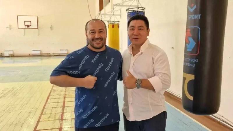 “Осы жетістік үшін барыңды салдың”: Бақыт Сарсекбаев Өзбекстан бокс құрамасының бас бапкерін ерлік жасағанын айтты