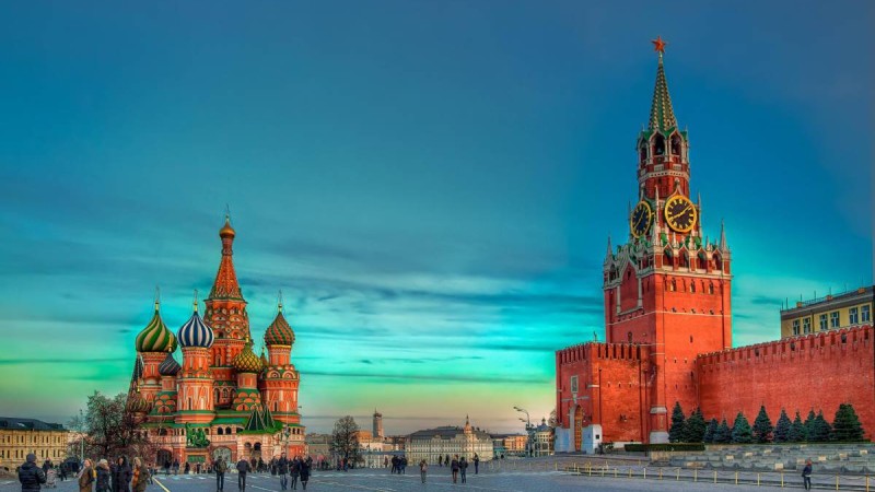 Мәскеуде ер адам Кремль қабырғасына «Молотов коктейльдерін» лақтырды