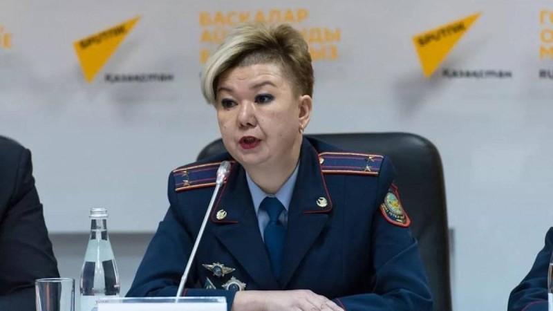 Ерекше шаш үлгісімен танылған көші-қон полицейіне үкім шықты