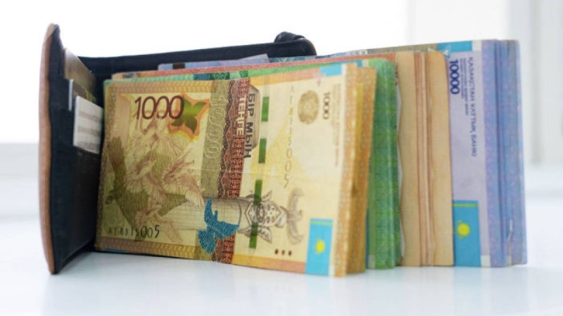 Ақшаны хатшы арқылы алған: Алматыда судья парамен ұсталды