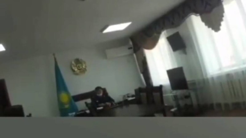 "Уволи на*у, тілің шығып тұр ма": Ақсулық полиция бастығы шулы видеодан кейін қызметінен кетті