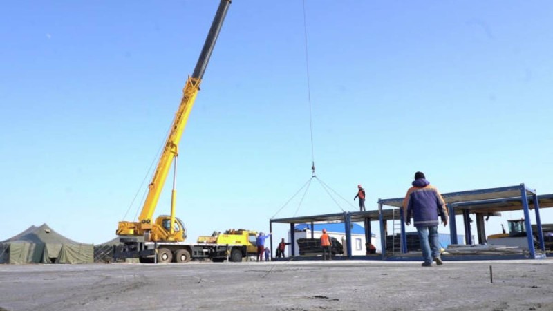 Нұр-Сұлтанда коронавирус жұқтырғандар емделетін аурухана салынып жатыр – видео