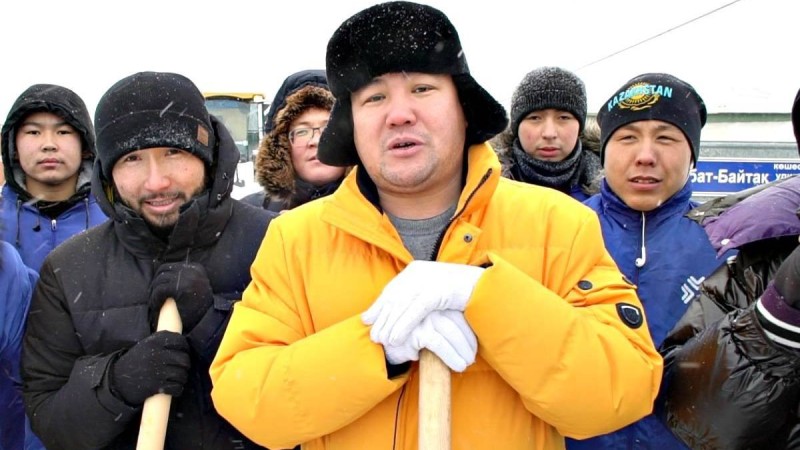 #Бізбіргеміз челленджі: Танымалдар жарысып қар тазалауға кірісті (фото, видео)
Тұрсынбек Қабатов: Әр азамат қала тазалығына, тәртібіне өз үлесін қосу керек