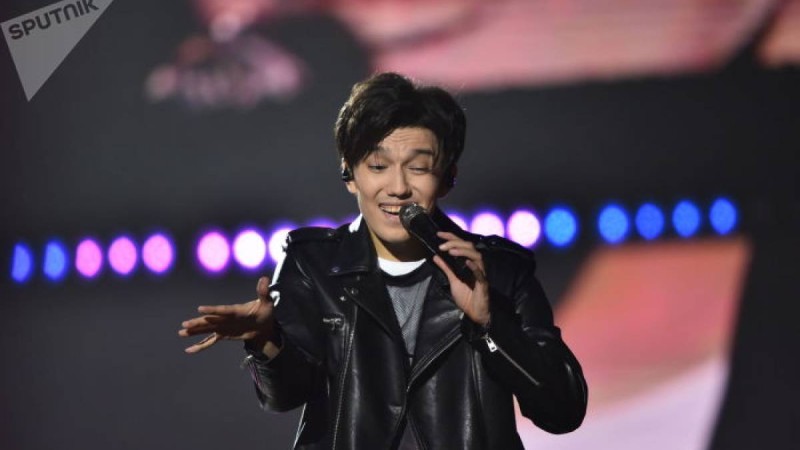 Димаш Құдайберген Филипп Киркоровпен бірге ән шырқады