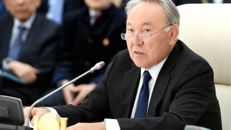 Назарбаев: Біз өз президентімізді құрметтесек, мықты мемлекет боламыз
Елбасы ештеңенің оңайлықпен келмейтінін, мемлекеттің міндеті жұмыспен қамту екенін айтты