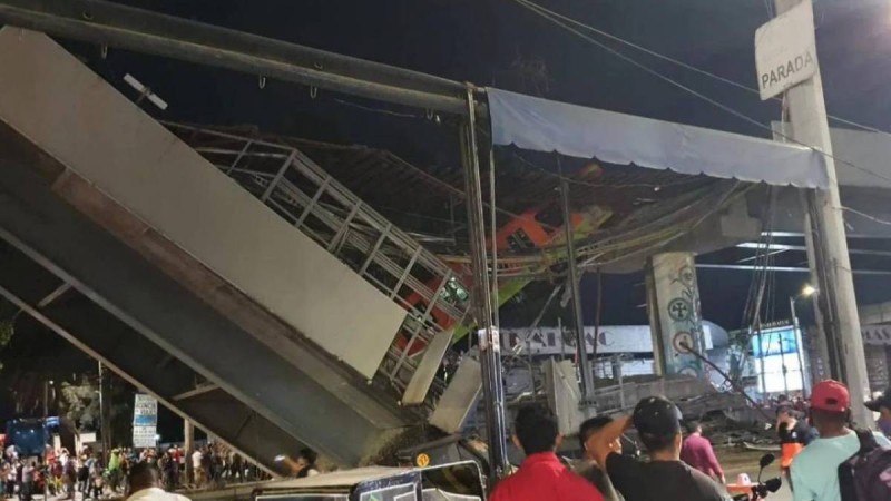 13 адам қаза тауып, 70 адам жарақат алды: Мехикода метро көпірмен бірге құлады (видео)