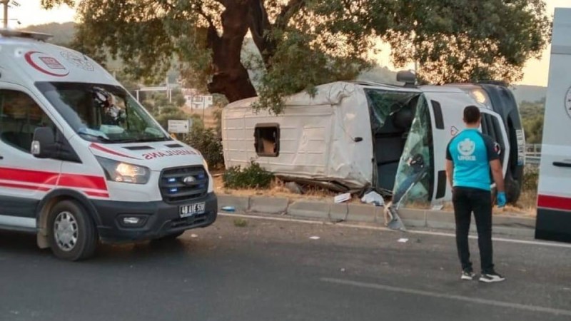 Қазақстандықтар мінген шағын автобус Түркияда апатқа ұшырады