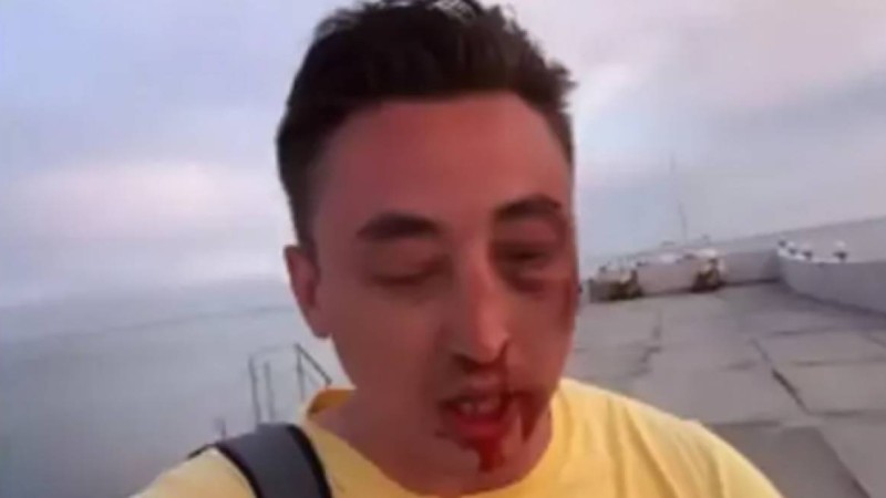 "Орысша сөйлегенім үшін соққыға жығылдым": Жұртты шулатқан блогер көпшіліктің ашуына тиді (видео)