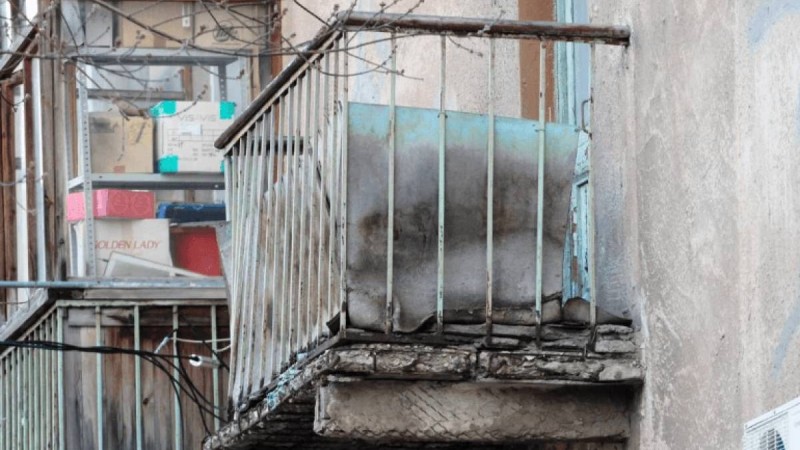 Астанада әйелін балконнан итеріп жіберген ер адамға сот үкім шығарды