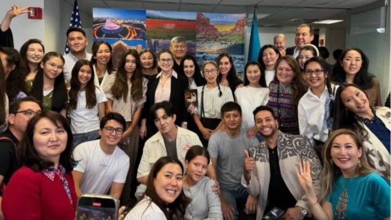 Димаш Құдайберген Нью-Йорктегі мәдениет қайраткерлерімен кездесті