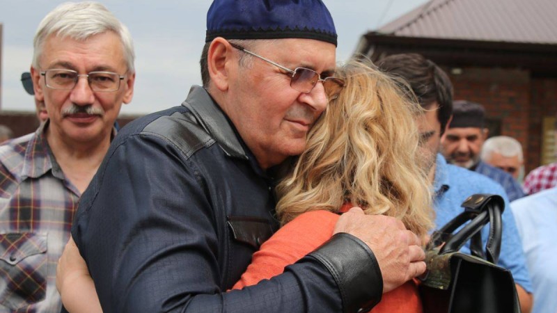 Шешенстандық құқық қорғаушы Оюб Титиев бостандыққа шықты