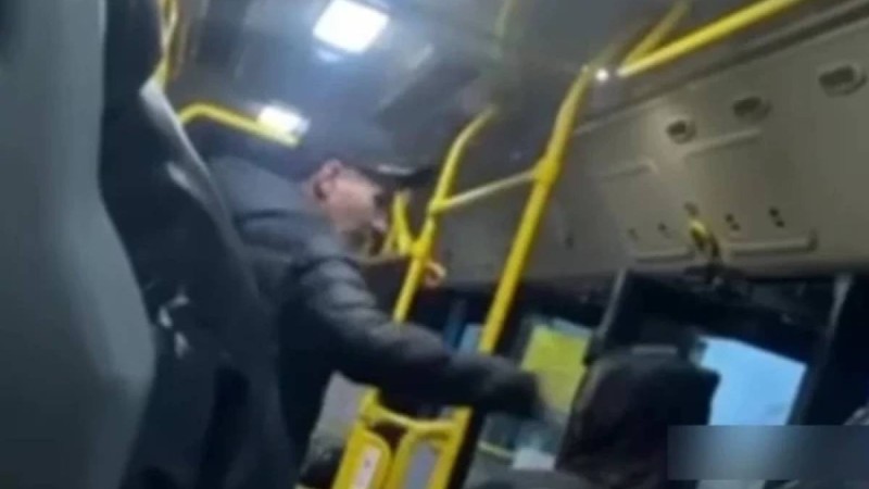 Автобуста мас еркек 12 жастағы оқушыны ұрып кетті