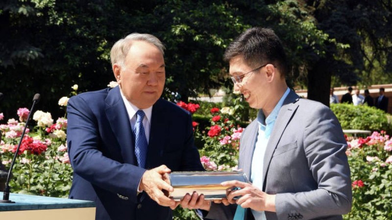 Нұрсұлтан Назарбаев келешек ұрпаққа "уақыт капсуласын" қалдырды