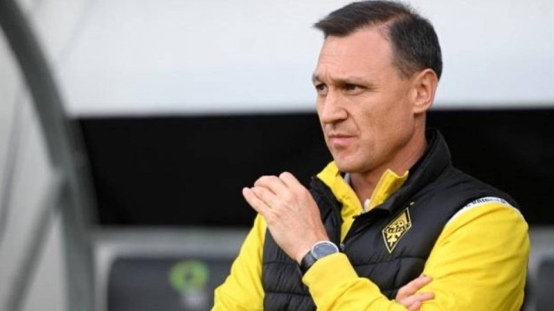 “Ойыншыларды бөліп-жару дұрыс емес” - “Қайраттың” бас бапкері қымбат көлік сыйлайтын кәсіпкерлерді сынға алды