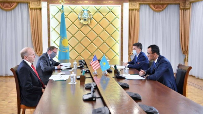 Мәулен Әшімбаев АҚШ елшісімен кездесті