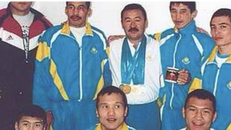 “Шенеунікке ұнамай қалған” - Танымал бапкер бүгін де еден жуып жүр