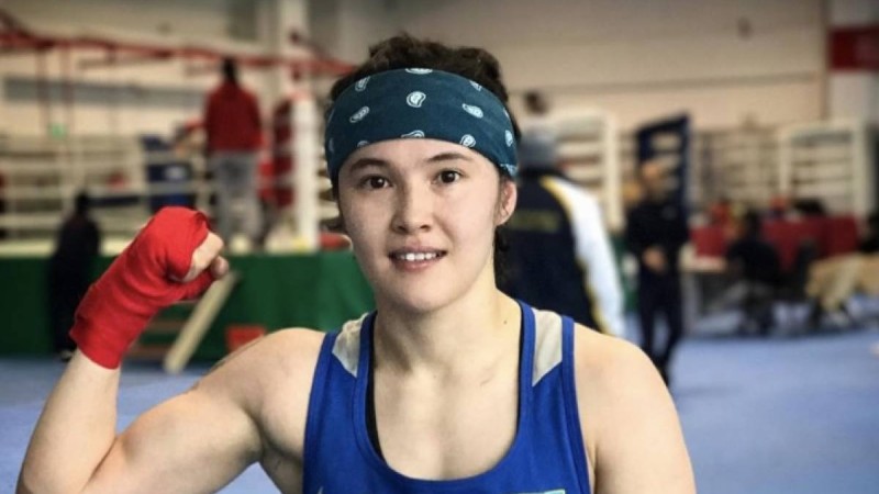 Назым Қызайбайды жылатқан журналист сынға қалды